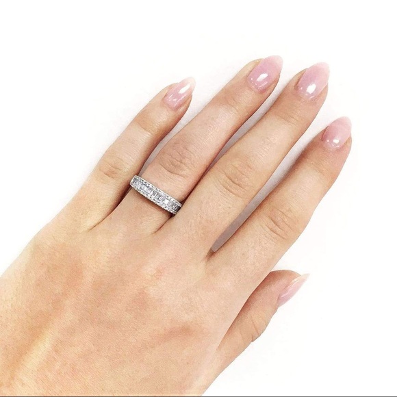 Baguette Diamond Wedding Ring in 18K White Gold - Picture 4 of 6